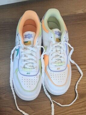 Women Nike Airfoexe Almost NEW Sz 9